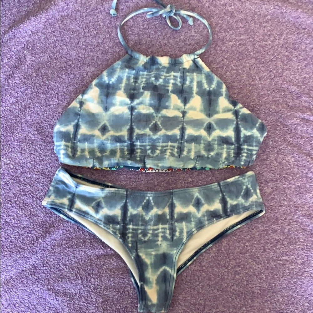 REVERSIBLE Billabong bathing suit
